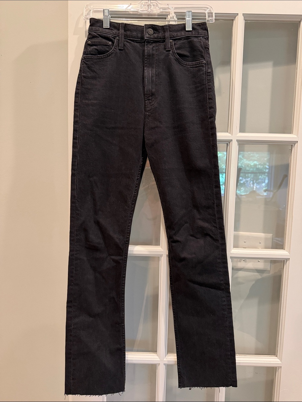 Mother Women’s Black High Waisted Rider Skimp Jeans. Raw hem. 26.